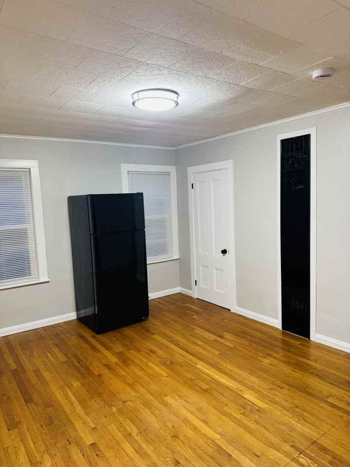 507 - 509 4th Street - Photo 7 of 9