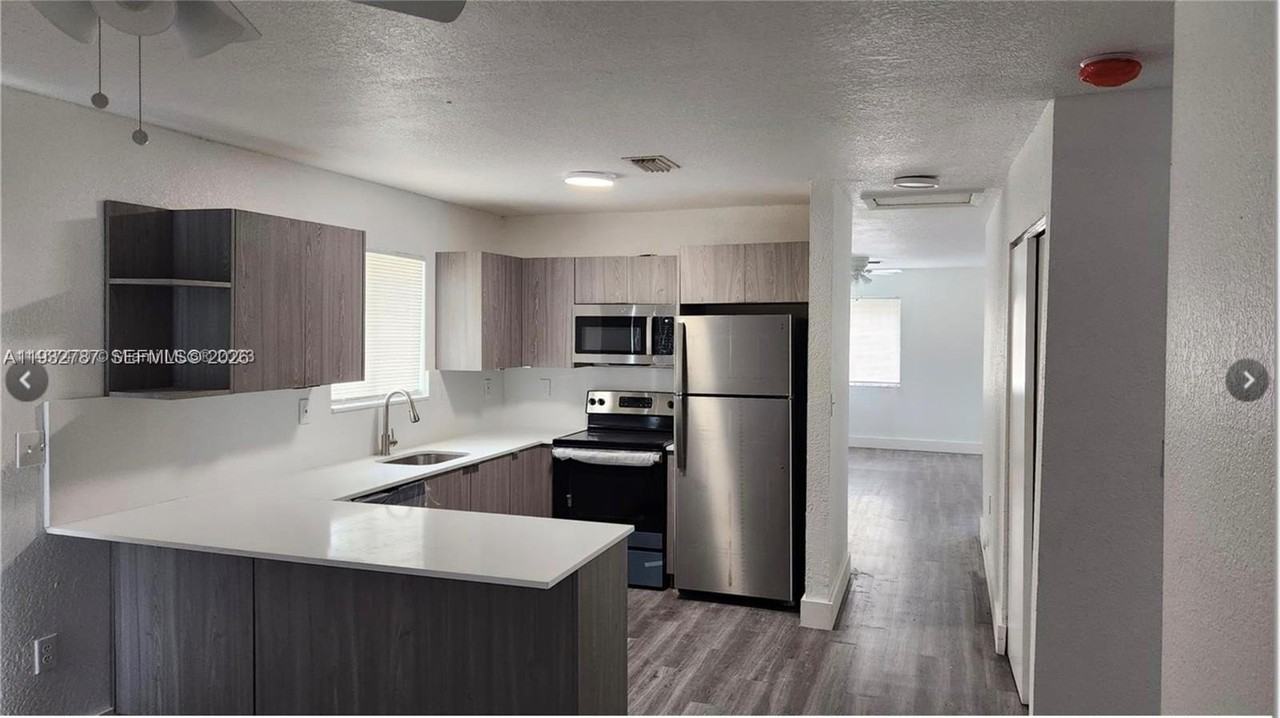 580 Nw 58th St #580 - Photo 4 of 33