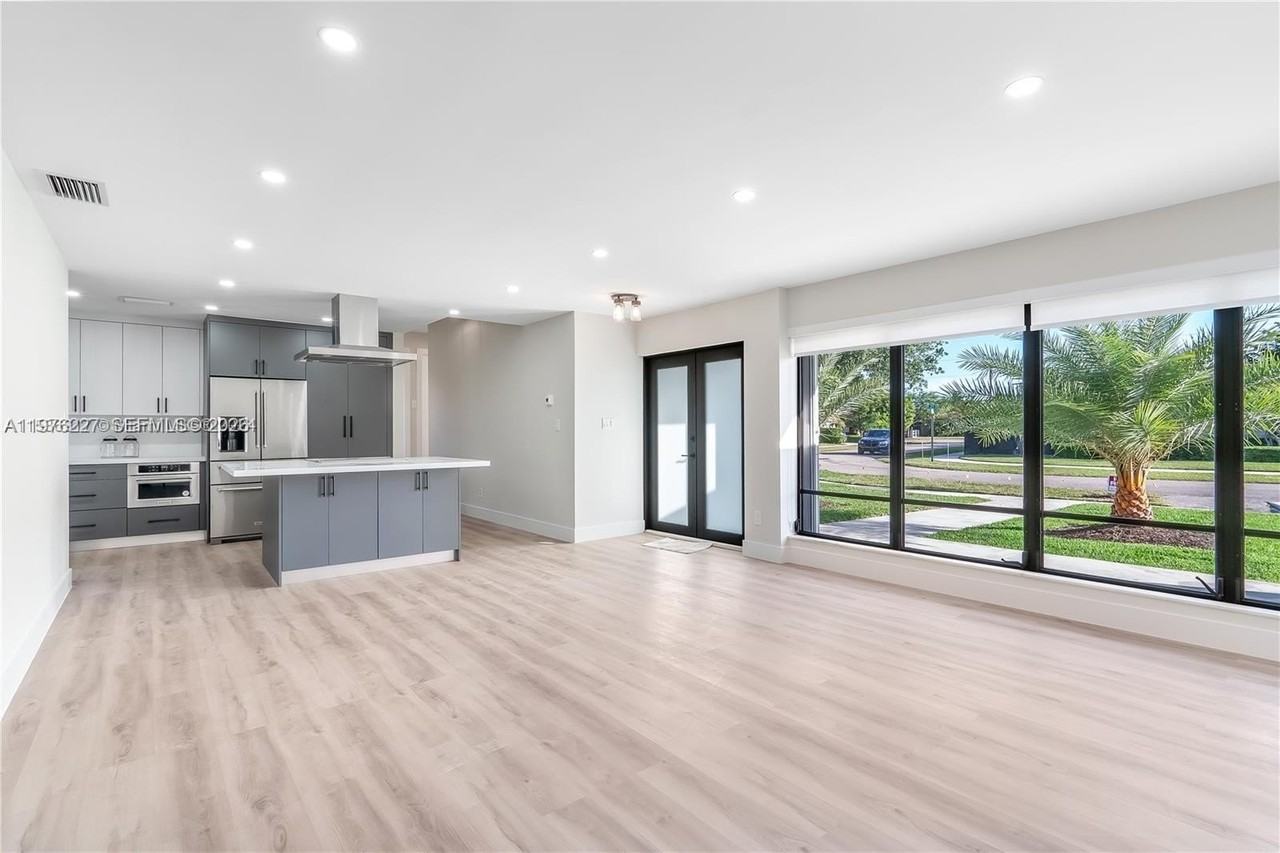 8421 Sw 27th Ter - Photo 2 of 22