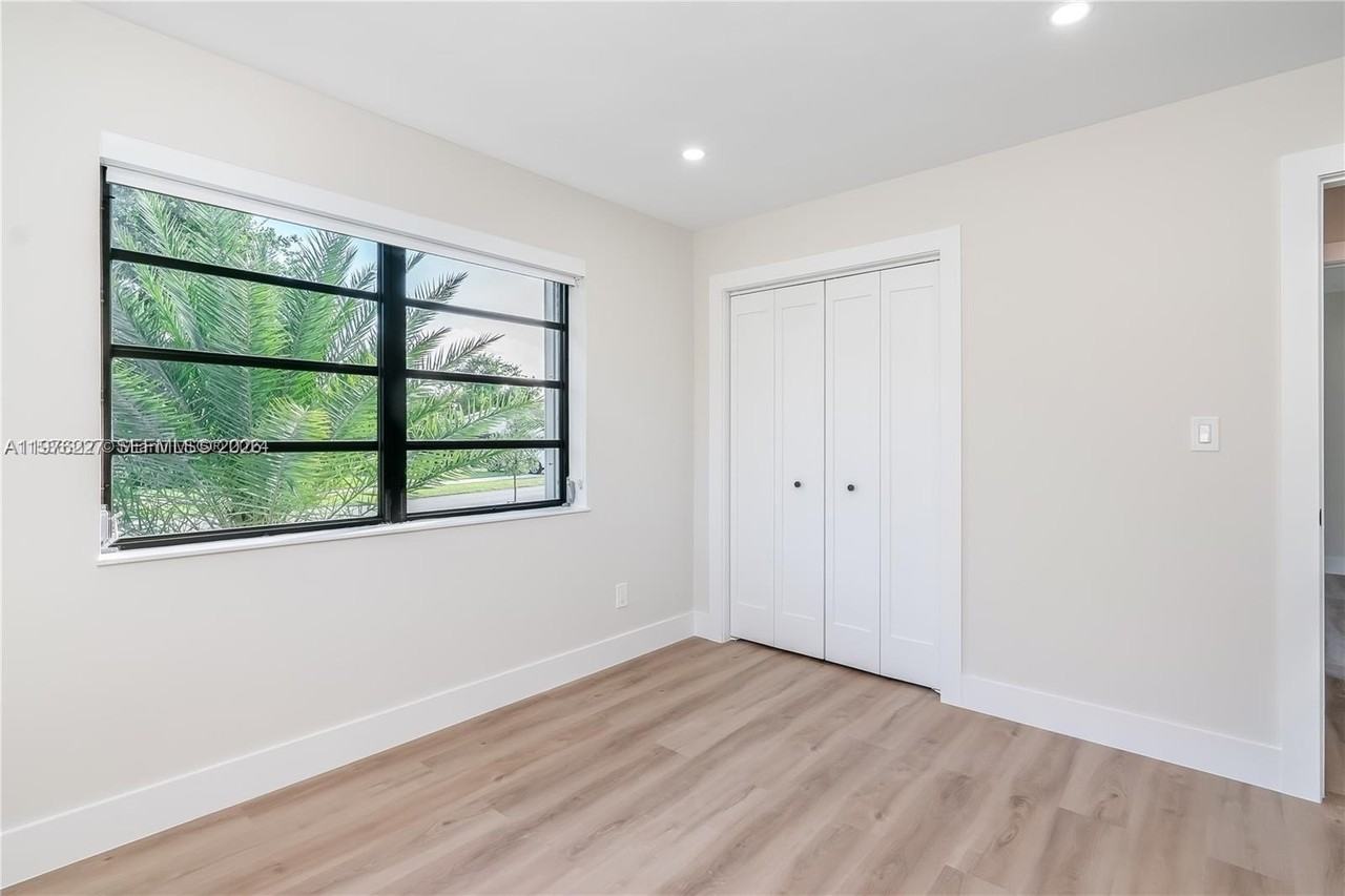 8421 Sw 27th Ter - Photo 6 of 22