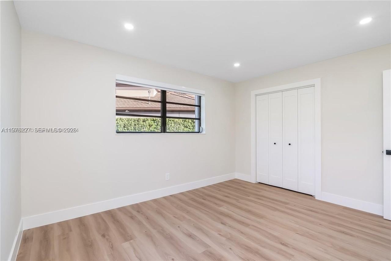 8421 Sw 27th Ter - Photo 7 of 22