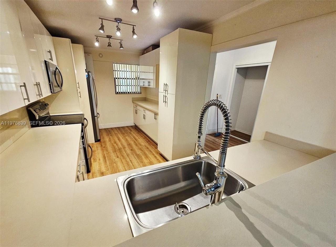 3950 Estepona Ave #6D6 - Photo 4 of 15