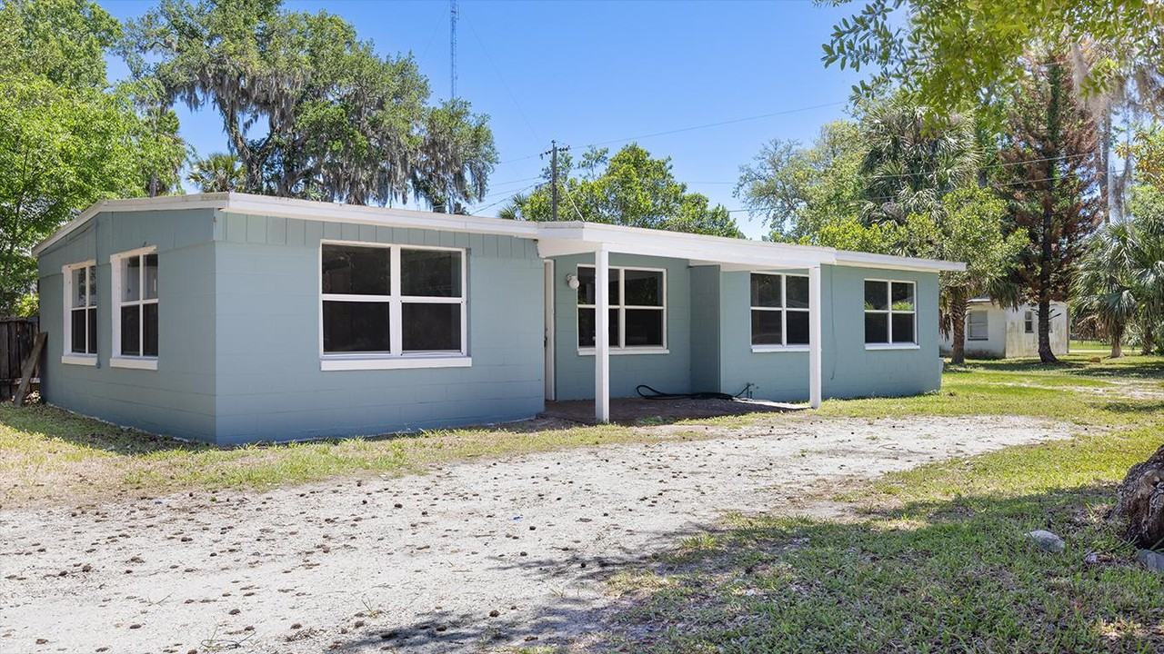 563 6th St - Photo 3 of 11