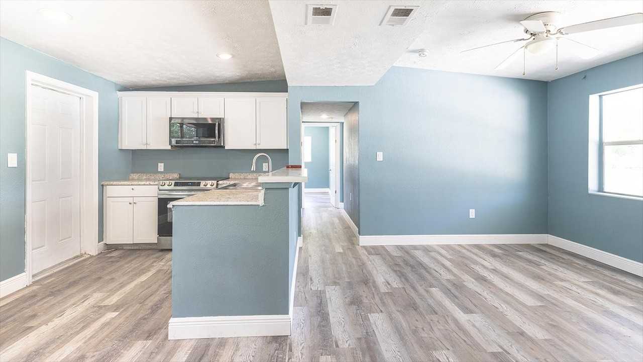 563 6th St - Photo 6 of 11