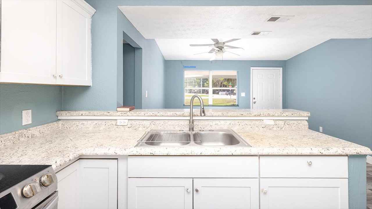 563 6th St - Photo 7 of 11