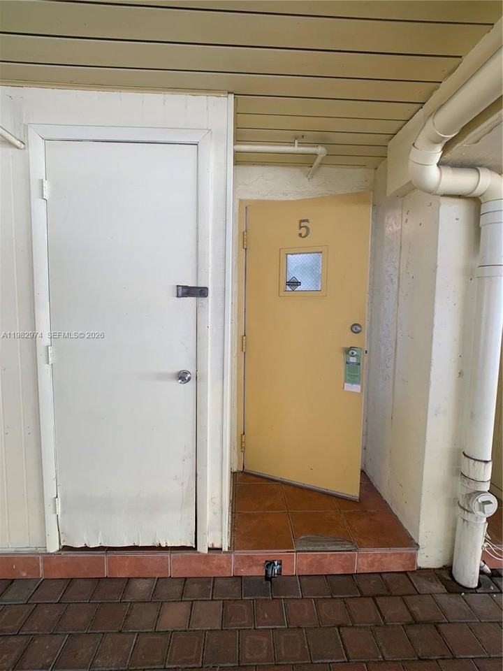 1853 Jefferson Ave #5 - Photo 5 of 50