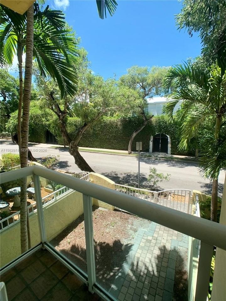 1853 Jefferson Ave #5 - Photo 7 of 50