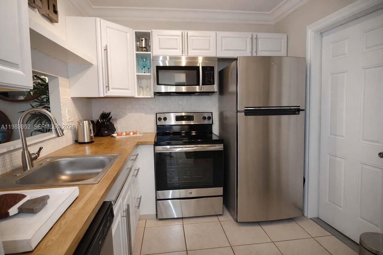 3530 Nw 52nd Ave #509 - Photo 4 of 15