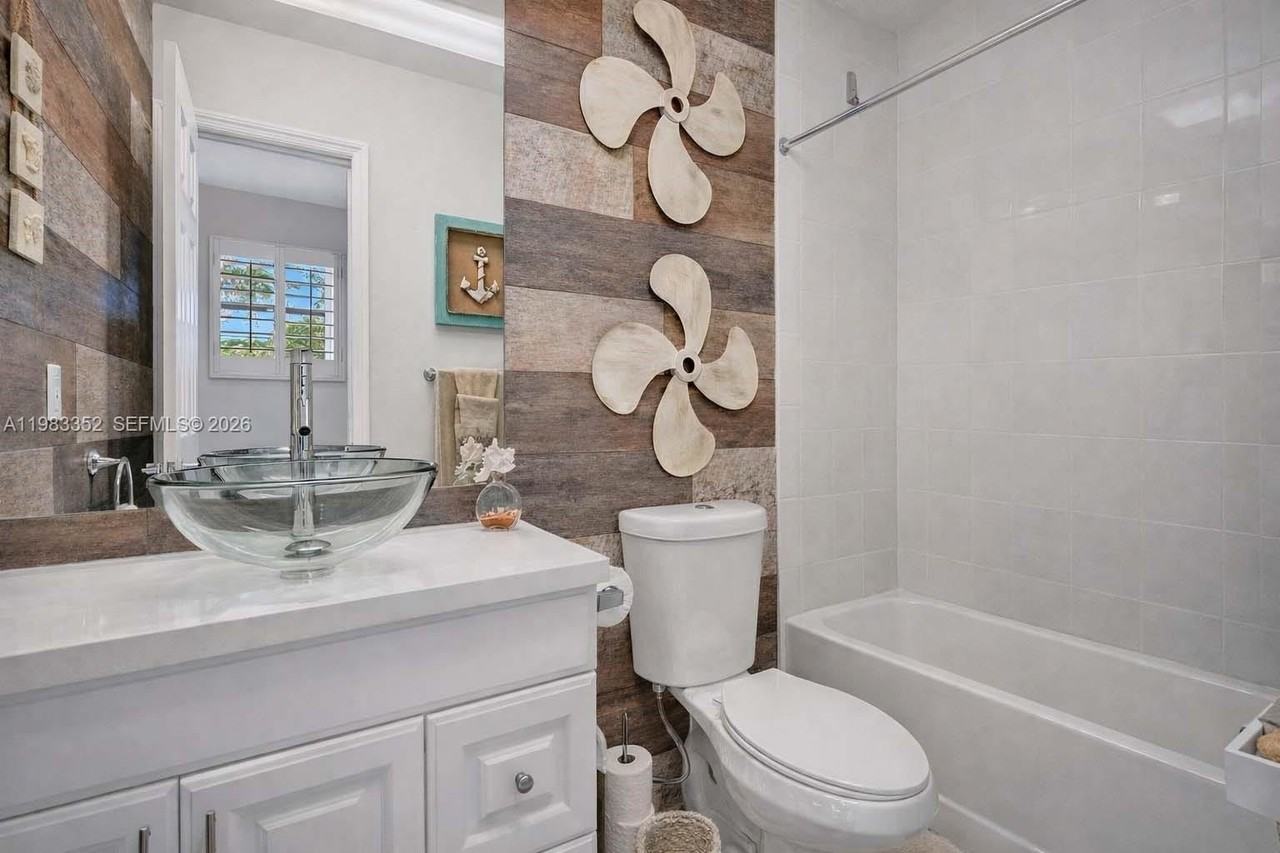 3530 Nw 52nd Ave #509 - Photo 7 of 15