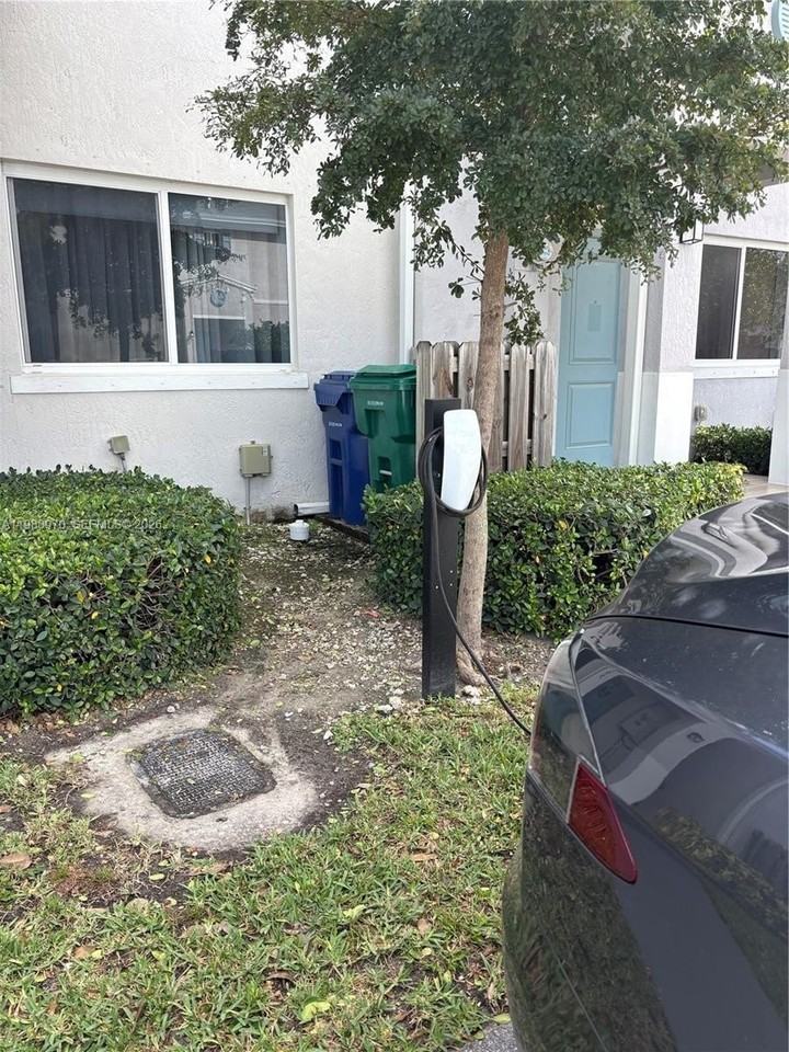 355 Nw 12th Ave #355 - Photo 2 of 47