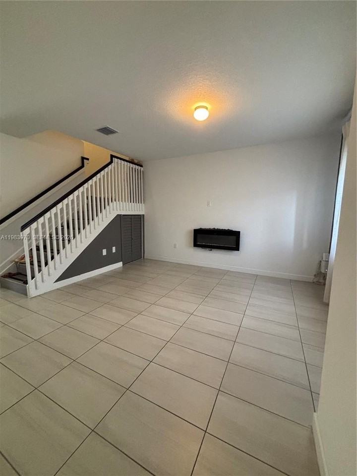 355 Nw 12th Ave #355 - Photo 3 of 47