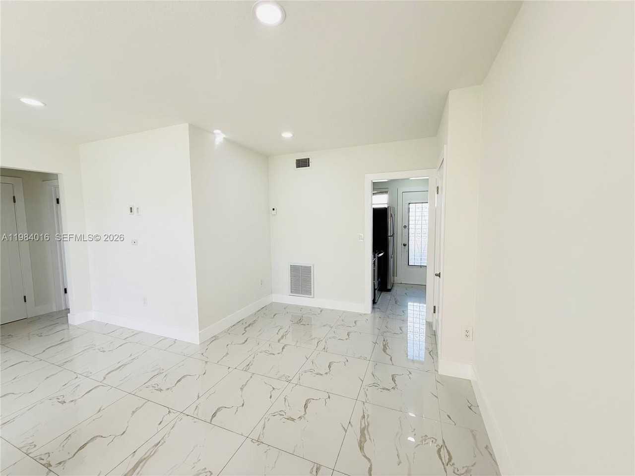 617 Sw 11th St #14E - Photo 4 of 16