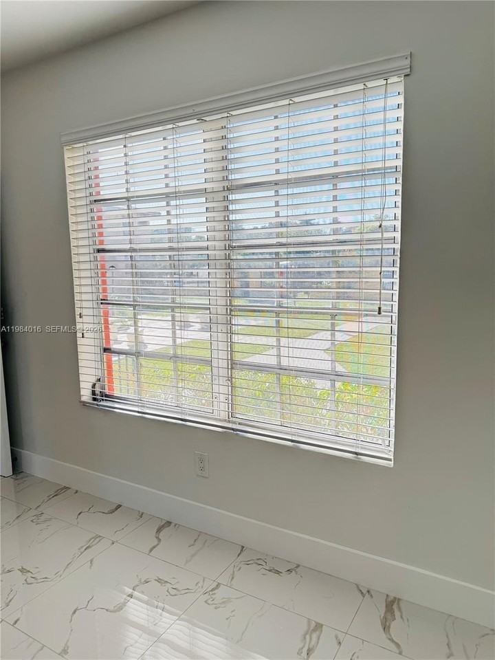 617 Sw 11th St #14E - Photo 5 of 16