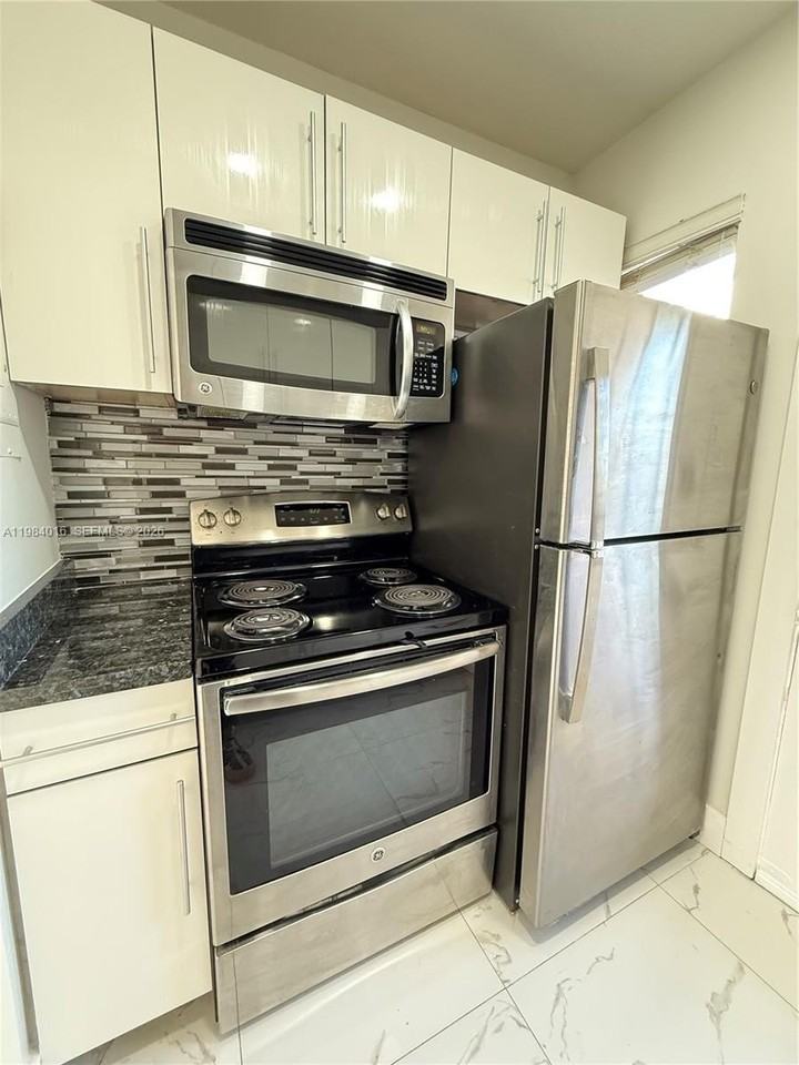 617 Sw 11th St #14E - Photo 6 of 16
