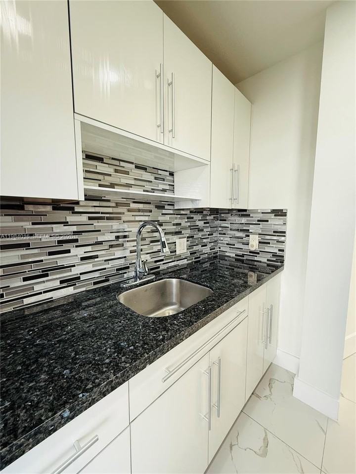 617 Sw 11th St #14E - Photo 7 of 16