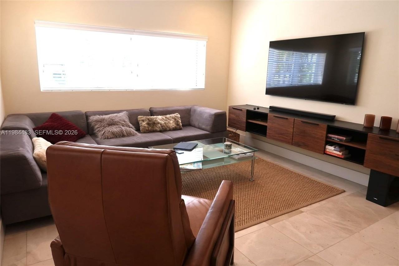 929 Michigan Ave #3 - Photo 4 of 12