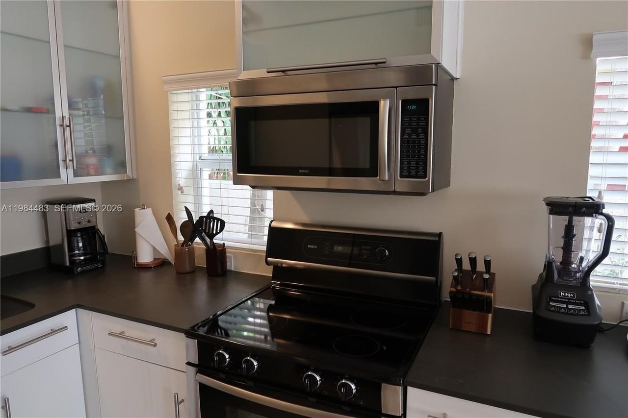 929 Michigan Ave #3 - Photo 7 of 12