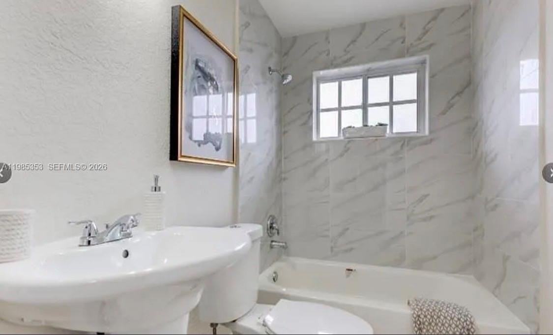 5511 Sw 20th St #3 - Photo 6 of 11