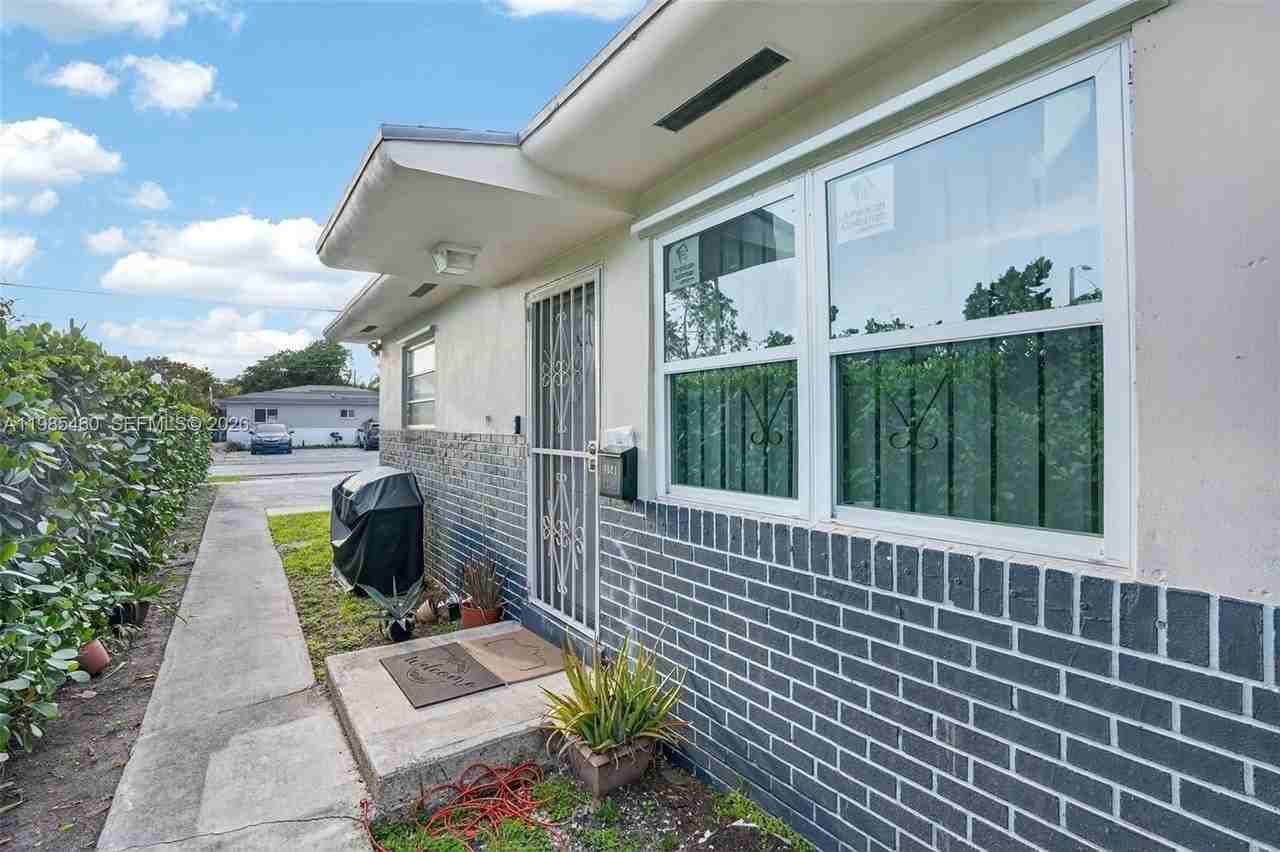 4521 Nw 14th Ave #4521 - Photo 4 of 21