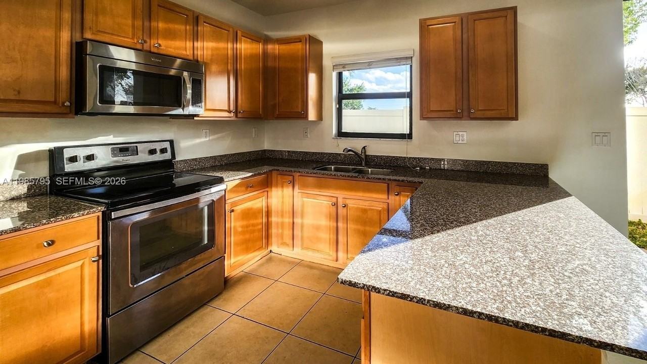 470 Ne 194th Ter #470 - Photo 5 of 32