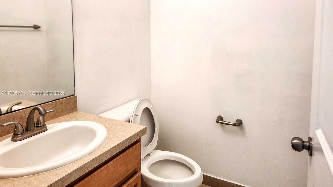 470 Ne 194th Ter #470 - Photo 7 of 32