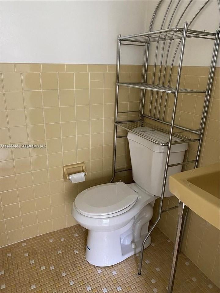 6211 Sw 37th St #203 - Photo 6 of 11