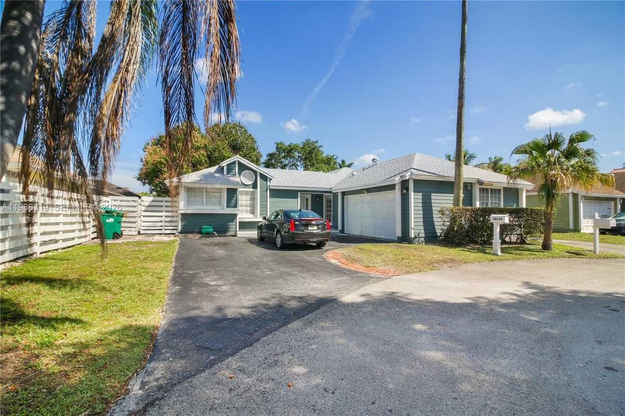 10135 Sw 139th Pl - Photo 2 of 25