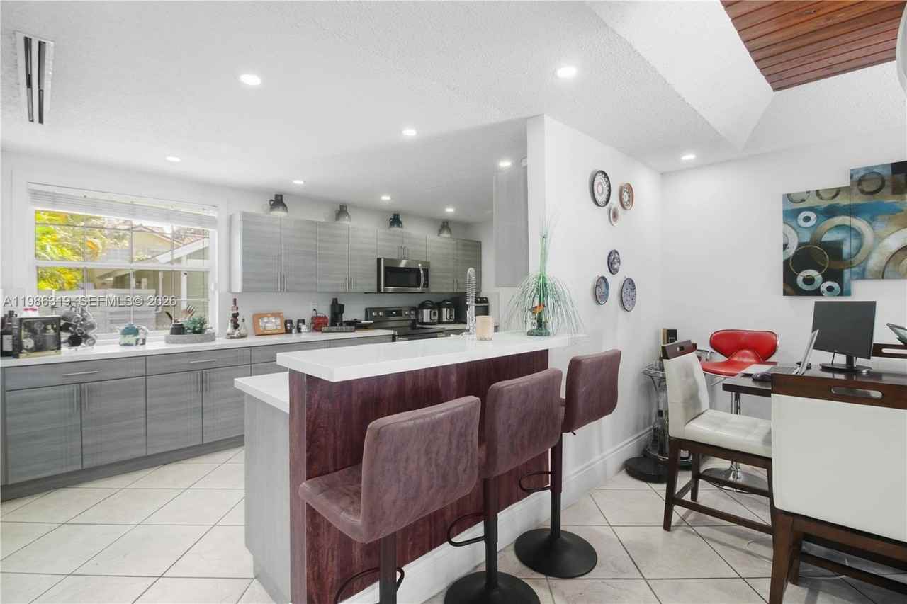 10135 Sw 139th Pl - Photo 5 of 25