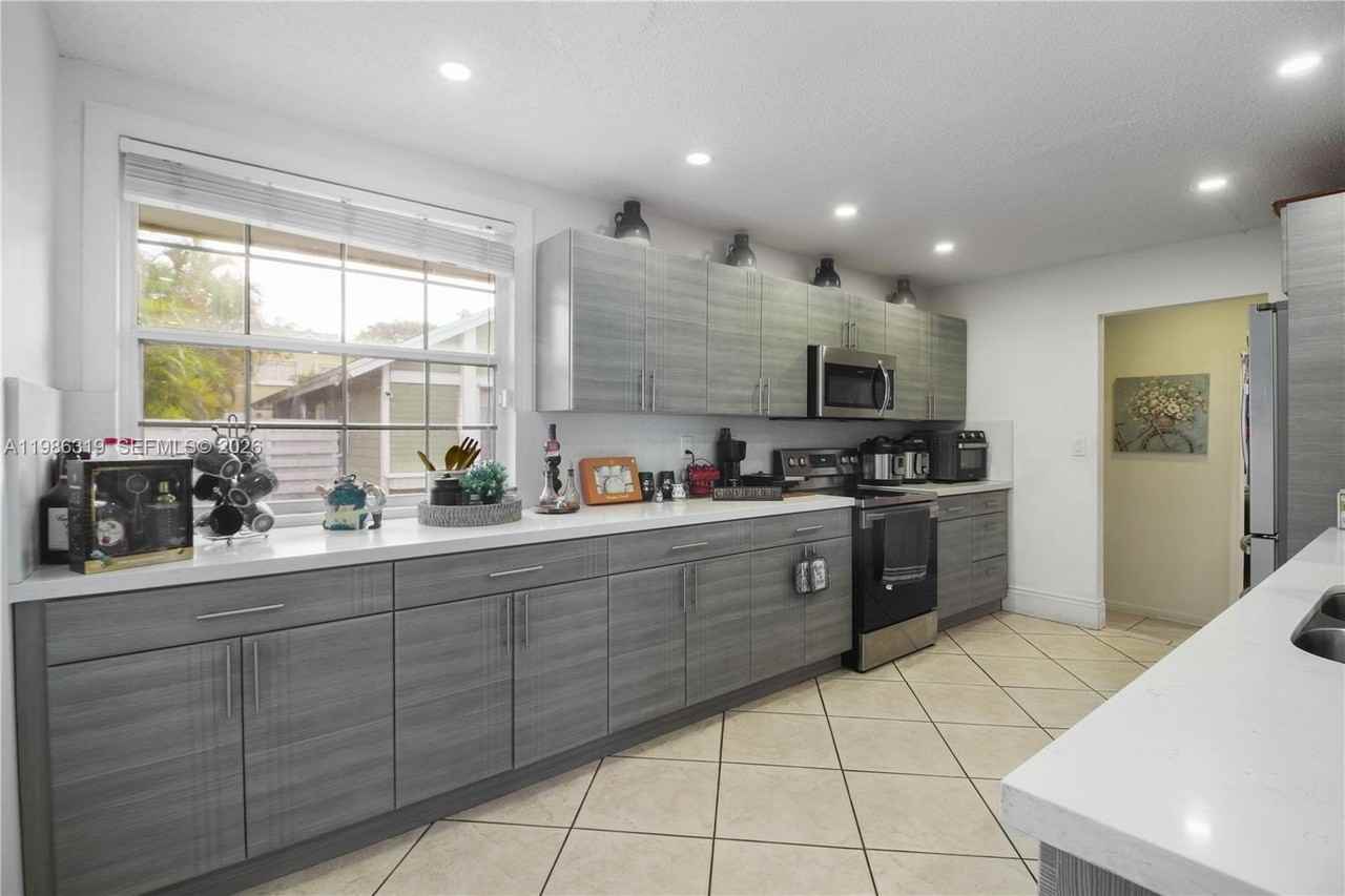 10135 Sw 139th Pl - Photo 7 of 25