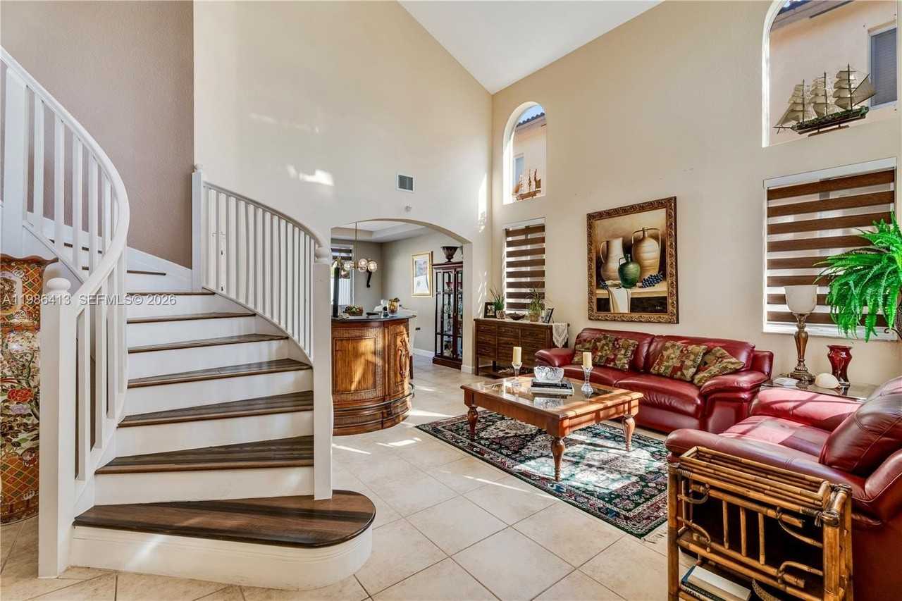 2126 Ne 38th Rd #2126 - Photo 3 of 50