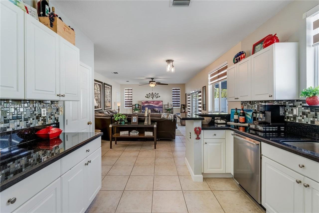 2126 Ne 38th Rd #2126 - Photo 7 of 50