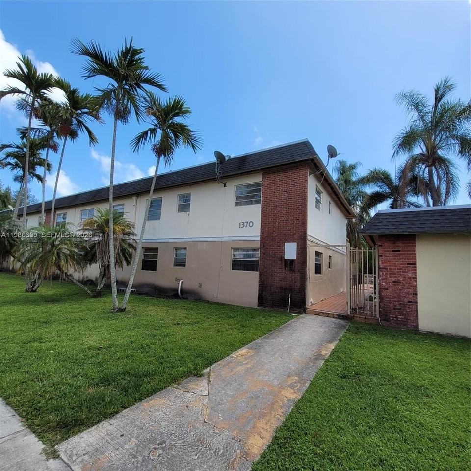 1370 Ne 119th St