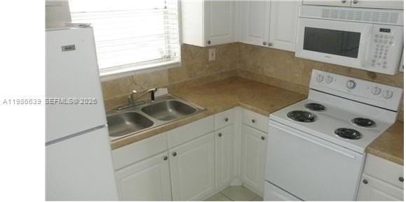 1370 Ne 119th St #137015 - Photo 6 of 43