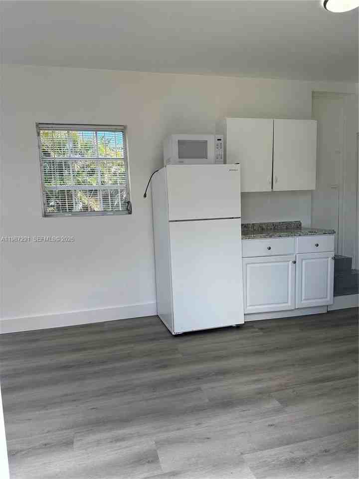 1700 Sw 14th Ter #0 - Photo 5 of 6