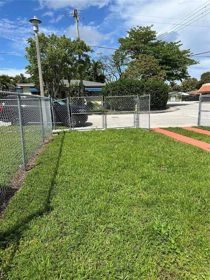 1700 Sw 14th Ter #0 - Photo 6 of 6