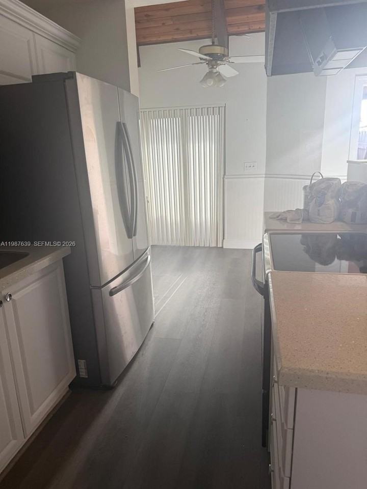 516 Briarwood Cir #1-51 - Photo 3 of 50