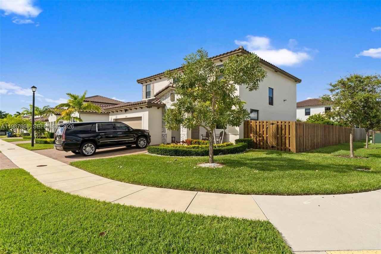 11903 Sw 241st St #11903 - Photo 3 of 50