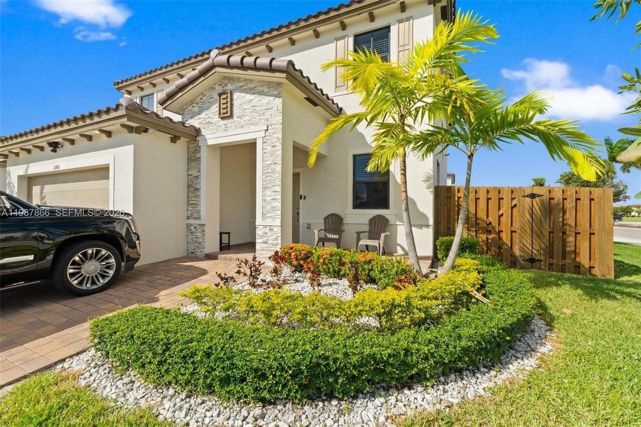 11903 Sw 241st St #11903 - Photo 4 of 50