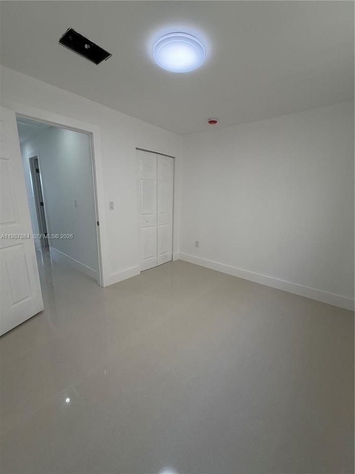 1550 W 7th Ct #18 - Photo 3 of 17