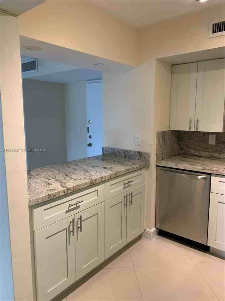 2715 Tigertail Ave #203 - Photo 4 of 18