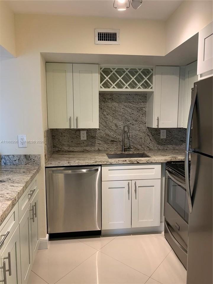 2715 Tigertail Ave #203 - Photo 5 of 18