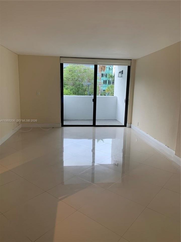 2715 Tigertail Ave #203 - Photo 7 of 18