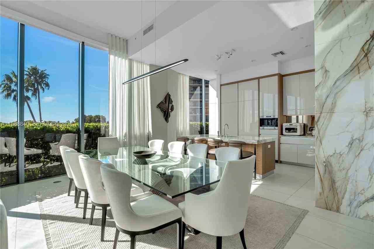 2811 S Bayshore Dr #4A - Photo 6 of 34