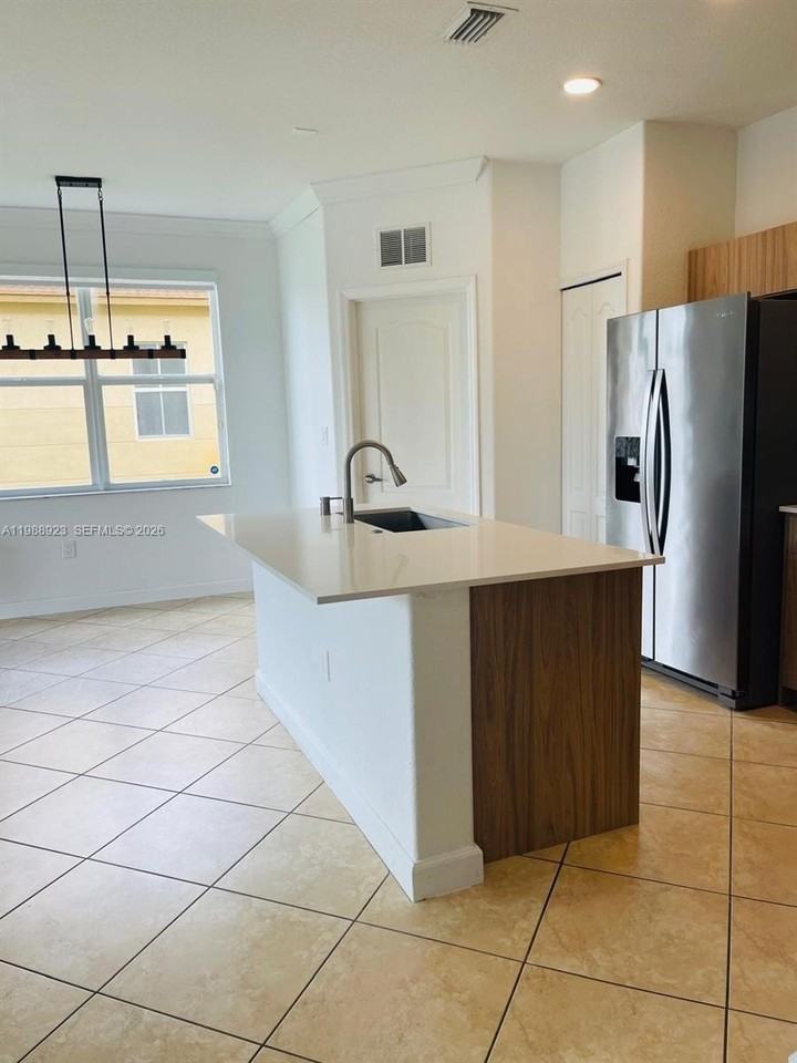 8666 Nw 109th Ct #8666 - Photo 5 of 28
