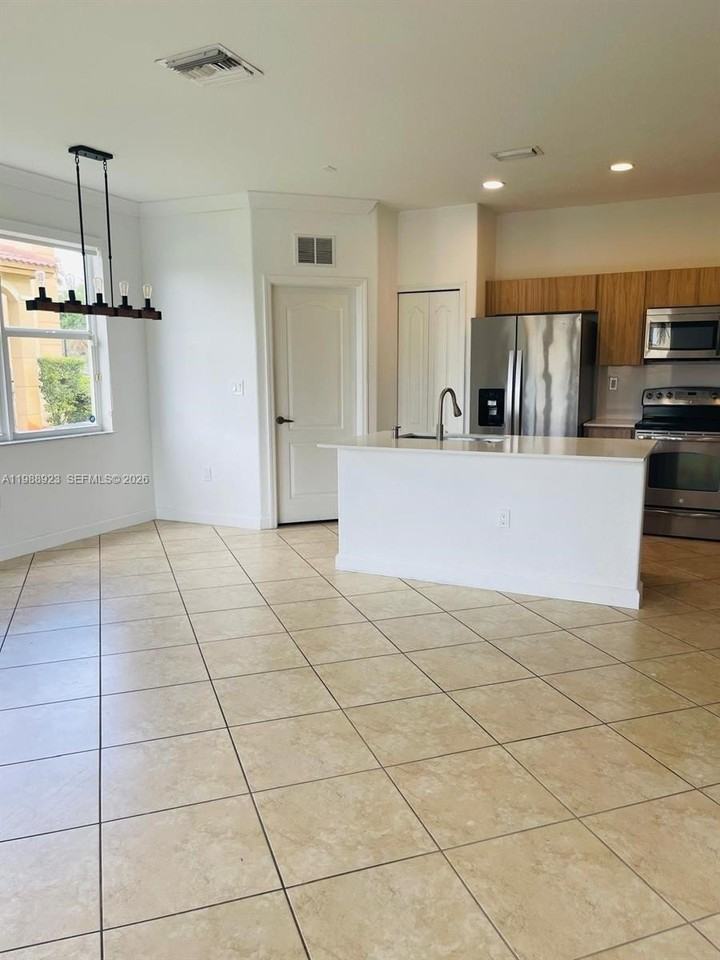 8666 Nw 109th Ct #8666 - Photo 6 of 28