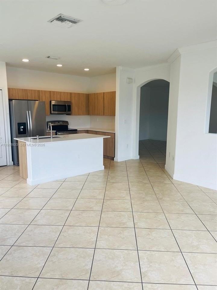 8666 Nw 109th Ct #8666 - Photo 7 of 28
