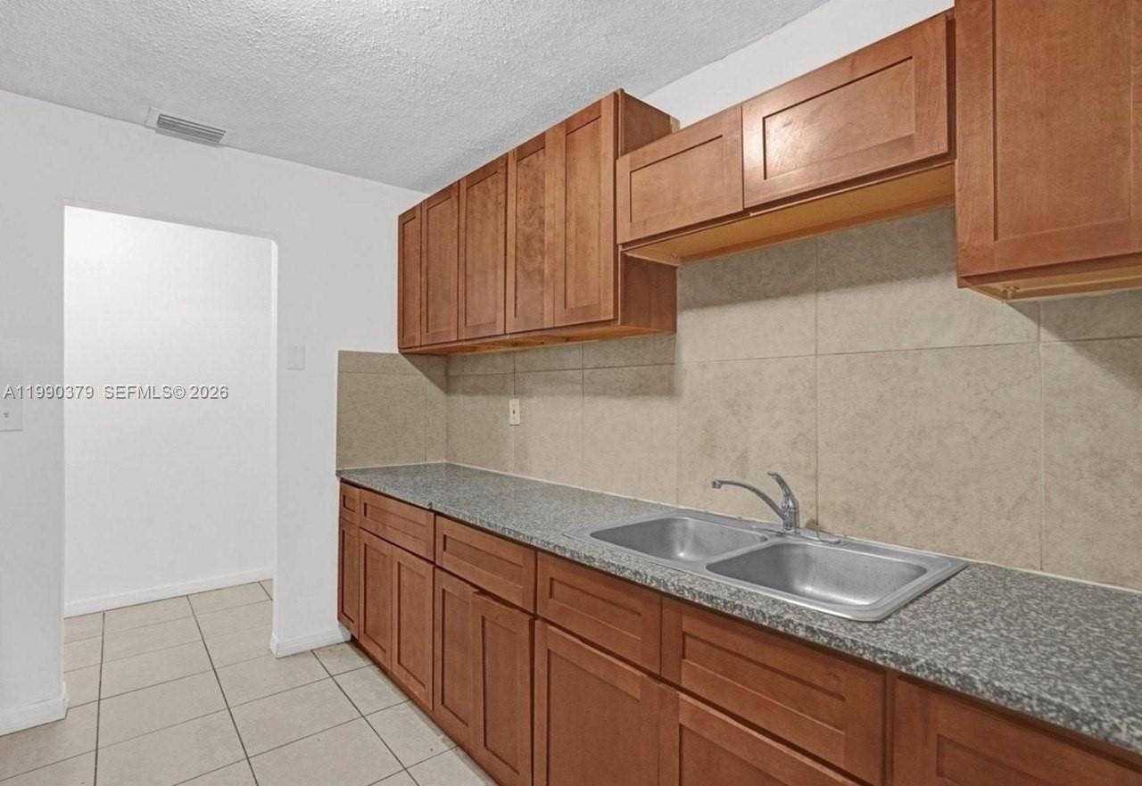 3876 Nw 207th Street Rd