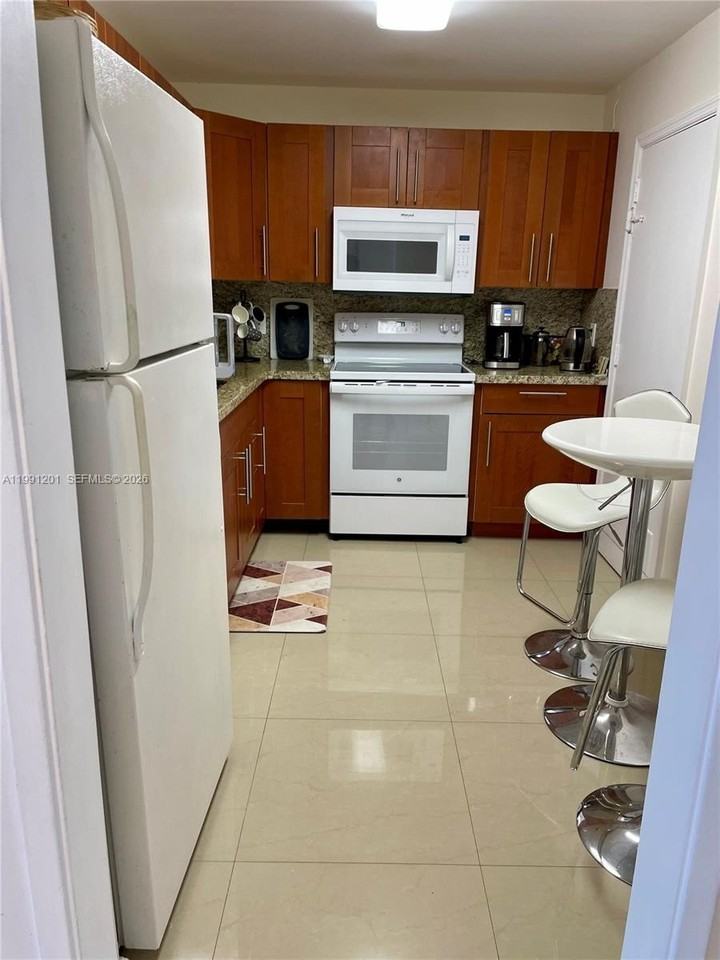 400 Kings Point Dr #1420 - Photo 7 of 14