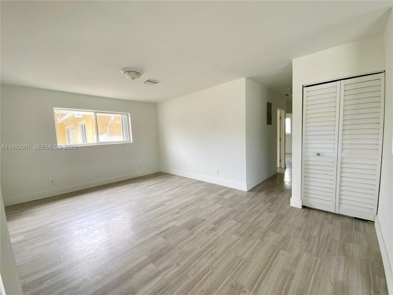 2840 Nw 8th St #0 - Photo 4 of 18