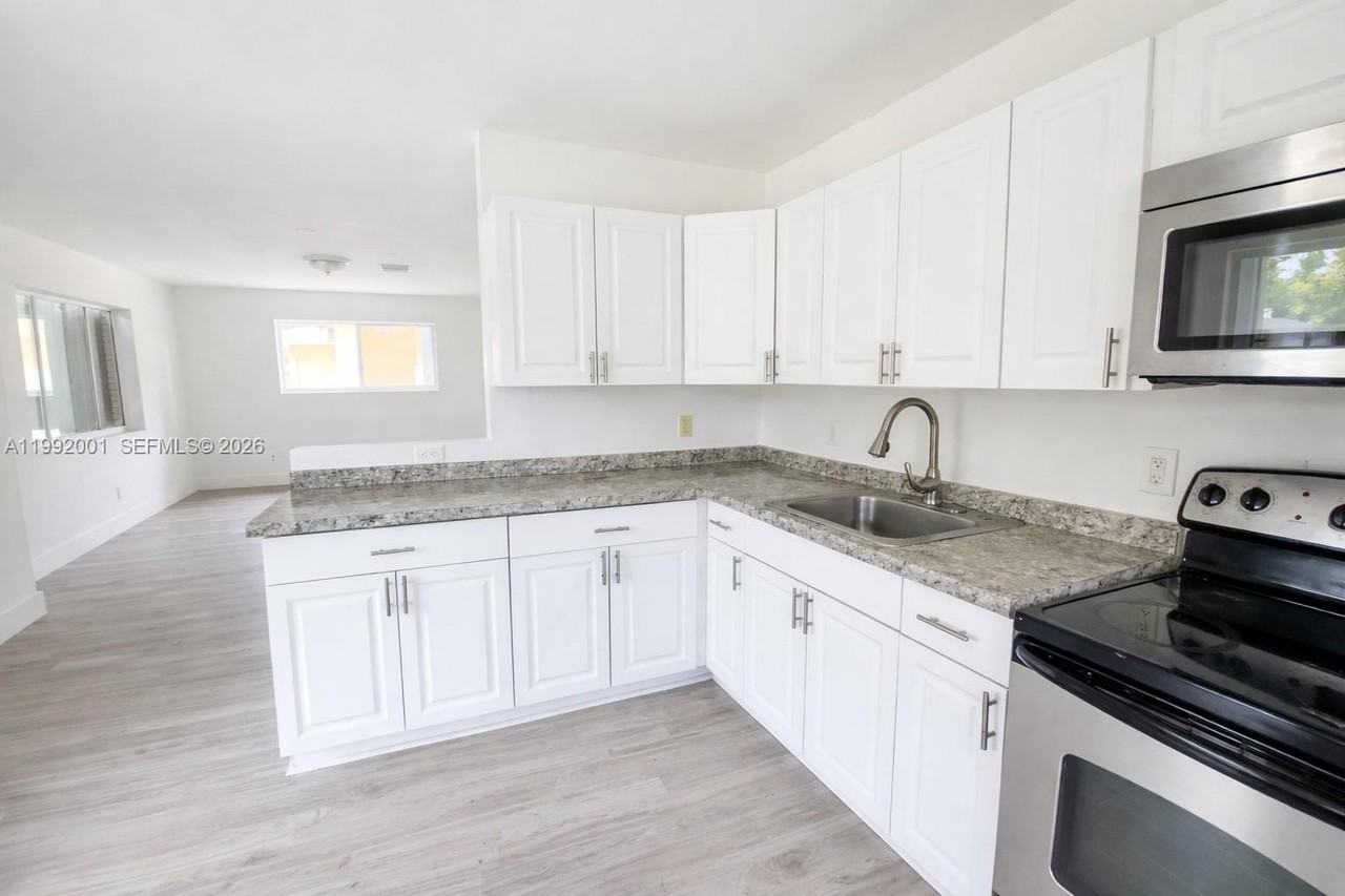 2840 Nw 8th St #0 - Photo 5 of 18